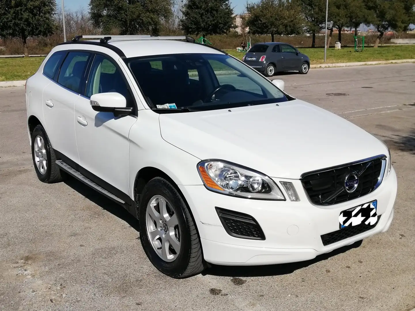 Volvo XC60 XC60 2.4 D3 Momentum AWD 163cv Geartronic Alb - 2
