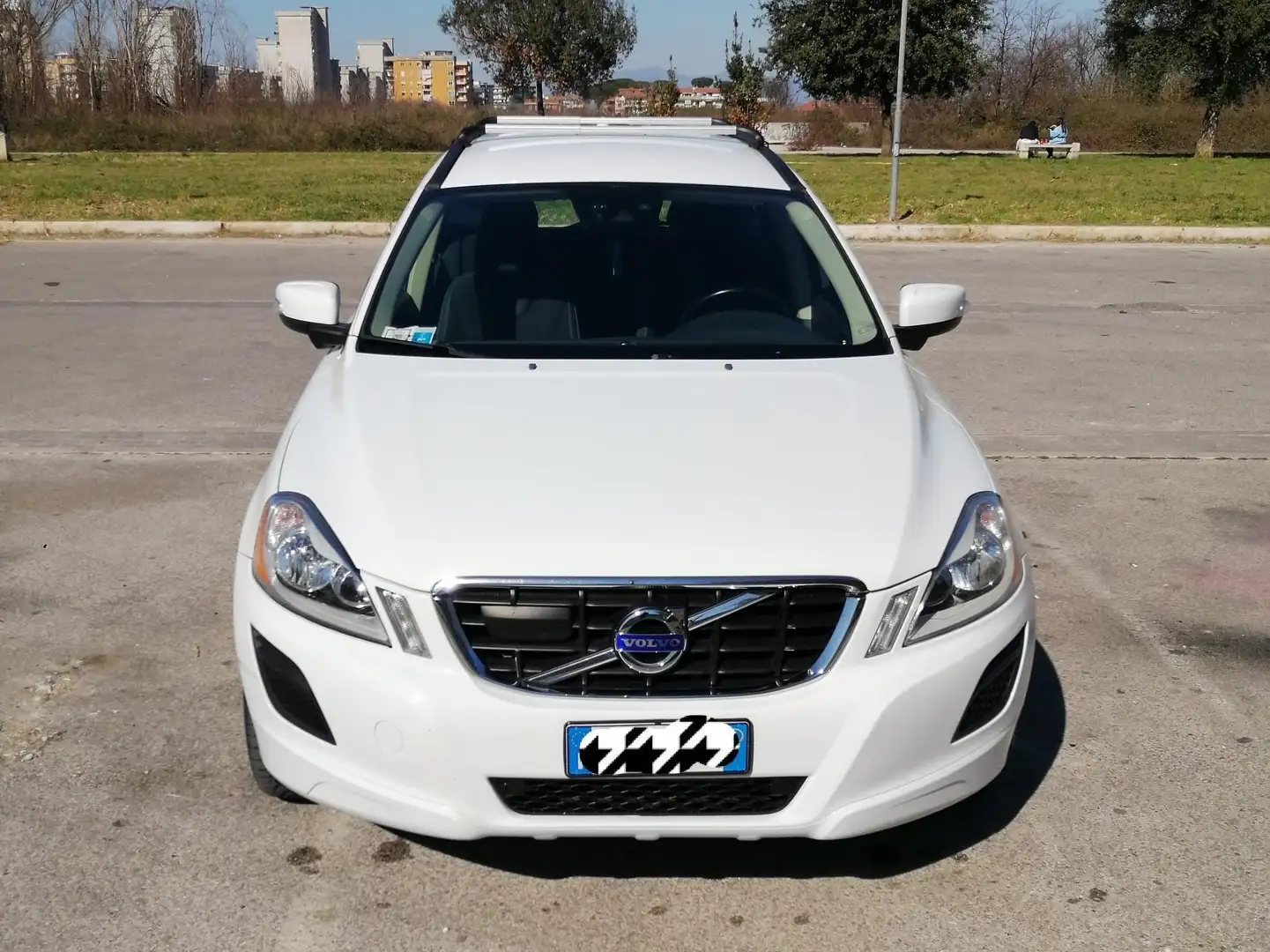 Volvo XC60 XC60 2.4 D3 Momentum AWD 163cv Geartronic Alb - 1