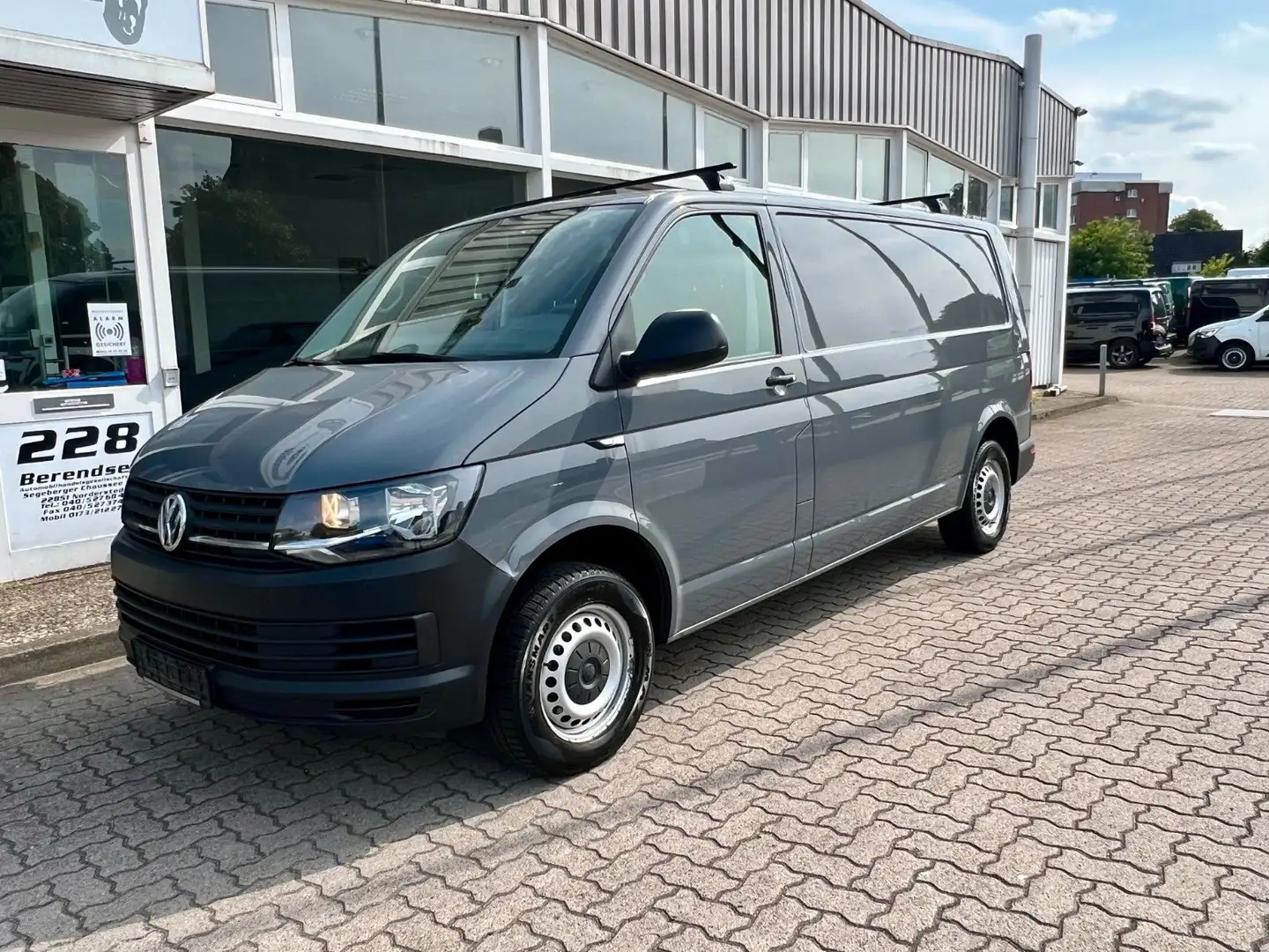 Volkswagen T6 Transporter T6 TRANSPORTER LANG/DSG/AHK/2.HD/KLIMA/SITZHZG. Grau - 2