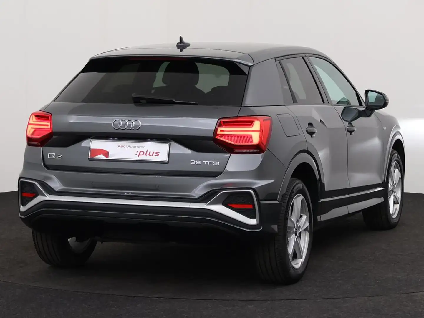 Audi Q2 S-Line 35 TFSI 150 PK S-tronic / PDC Rear / Cruise Grijs - 2