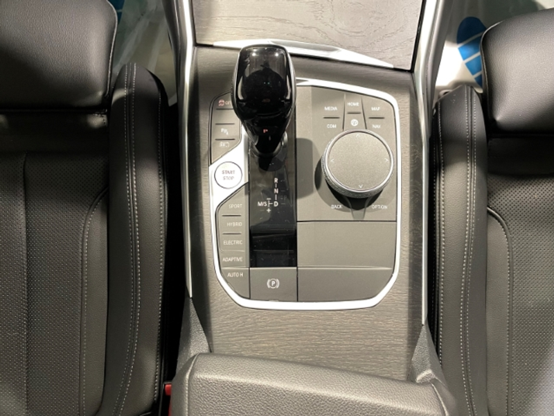 BMW 330 e Touring M Sport Automatik EU6 Leder LED Pano — photo 14