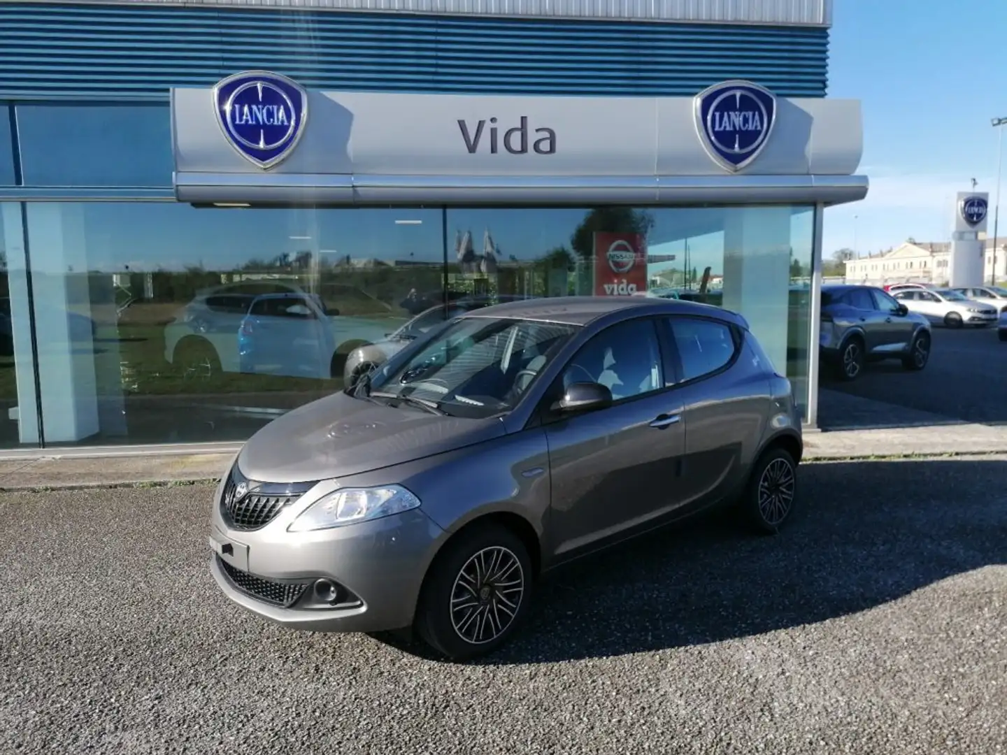 Lancia Ypsilon 1.0 FireFly 5 porte S&S Hybrid Gold Grigio - 2