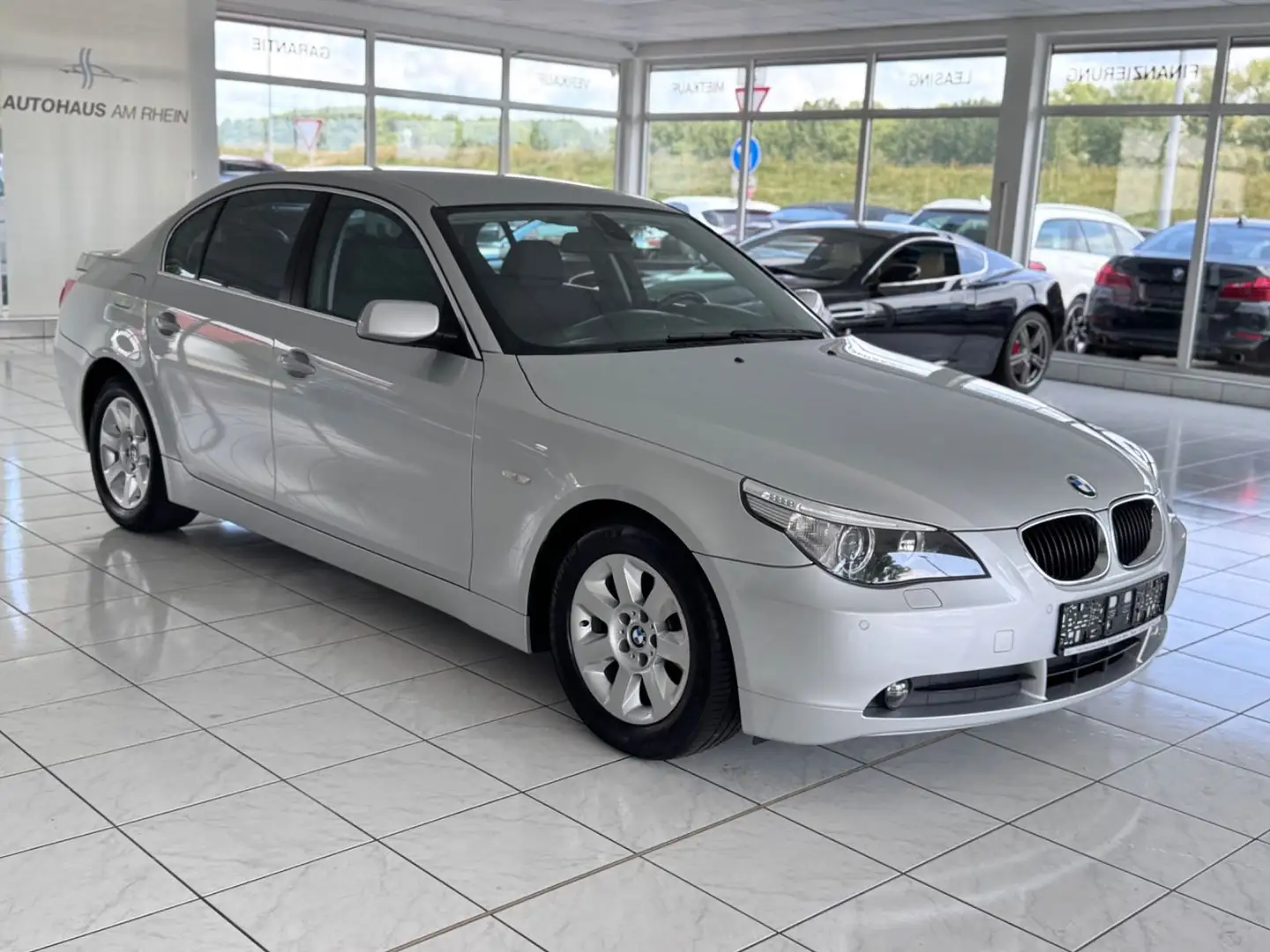 BMW 520 i Lim.+Xenon+Tempomat +Shz+1.Hand+Scheckheft Plateado - 1
