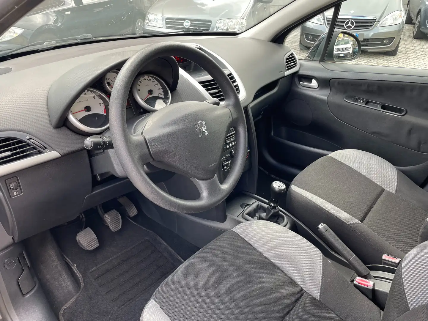 Peugeot 207 207 5p 1.4 16v XS IDONEA NEOPATENTATI Fekete - 2