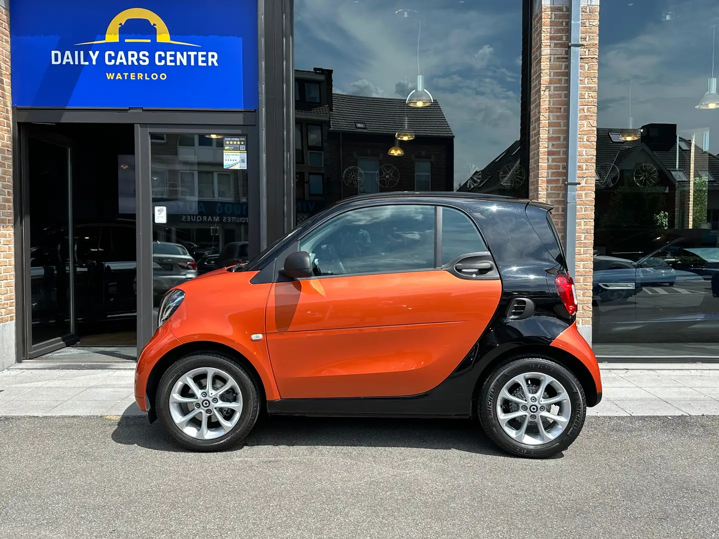 smart forTwo 1.0i Passion I Cruise Reg I PDC I CARNET COMPLET Orange - 2