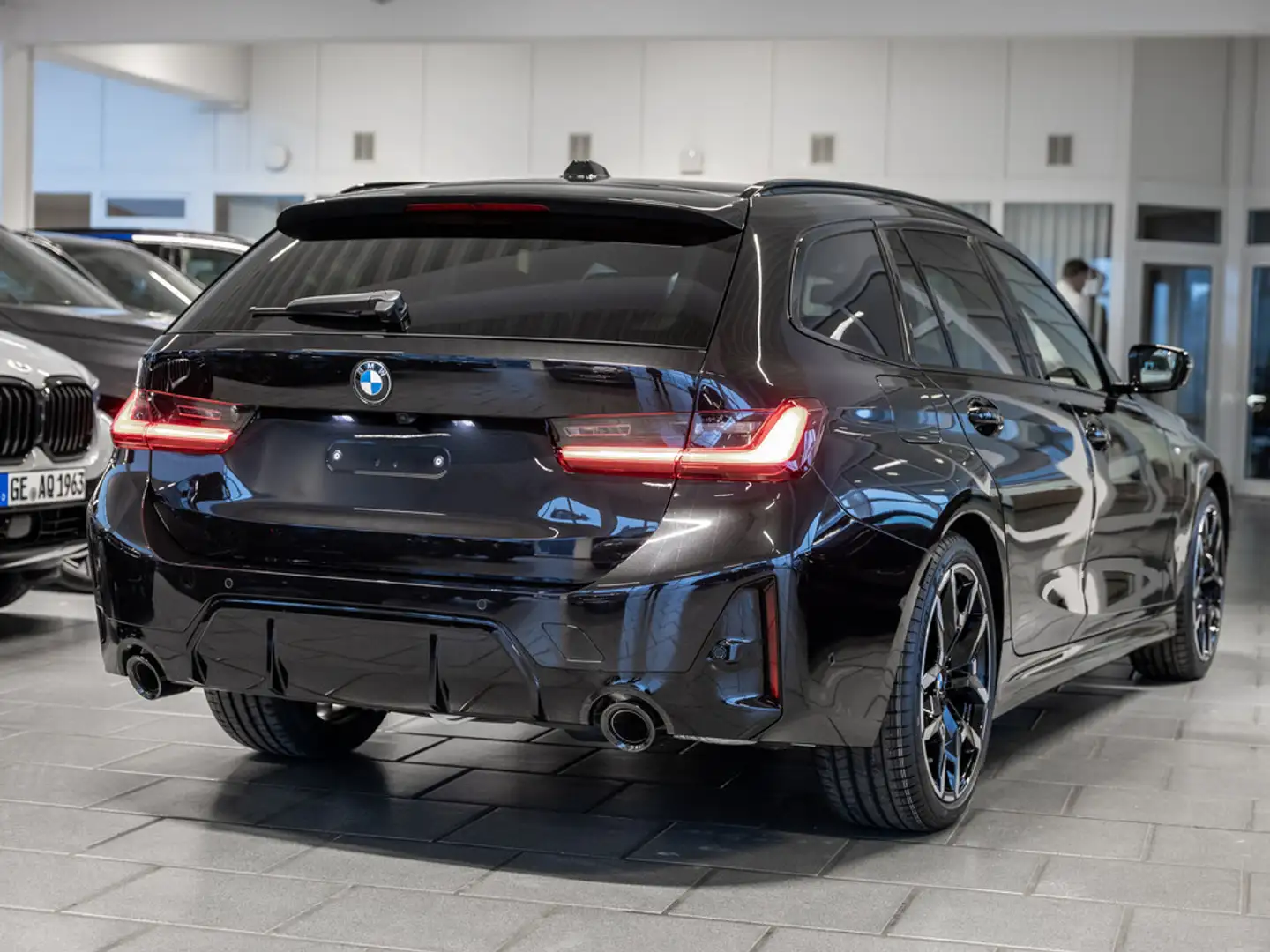 BMW 320 d Touring M-Sport FACEL. 360° LED HUD ACC Zwart - 2