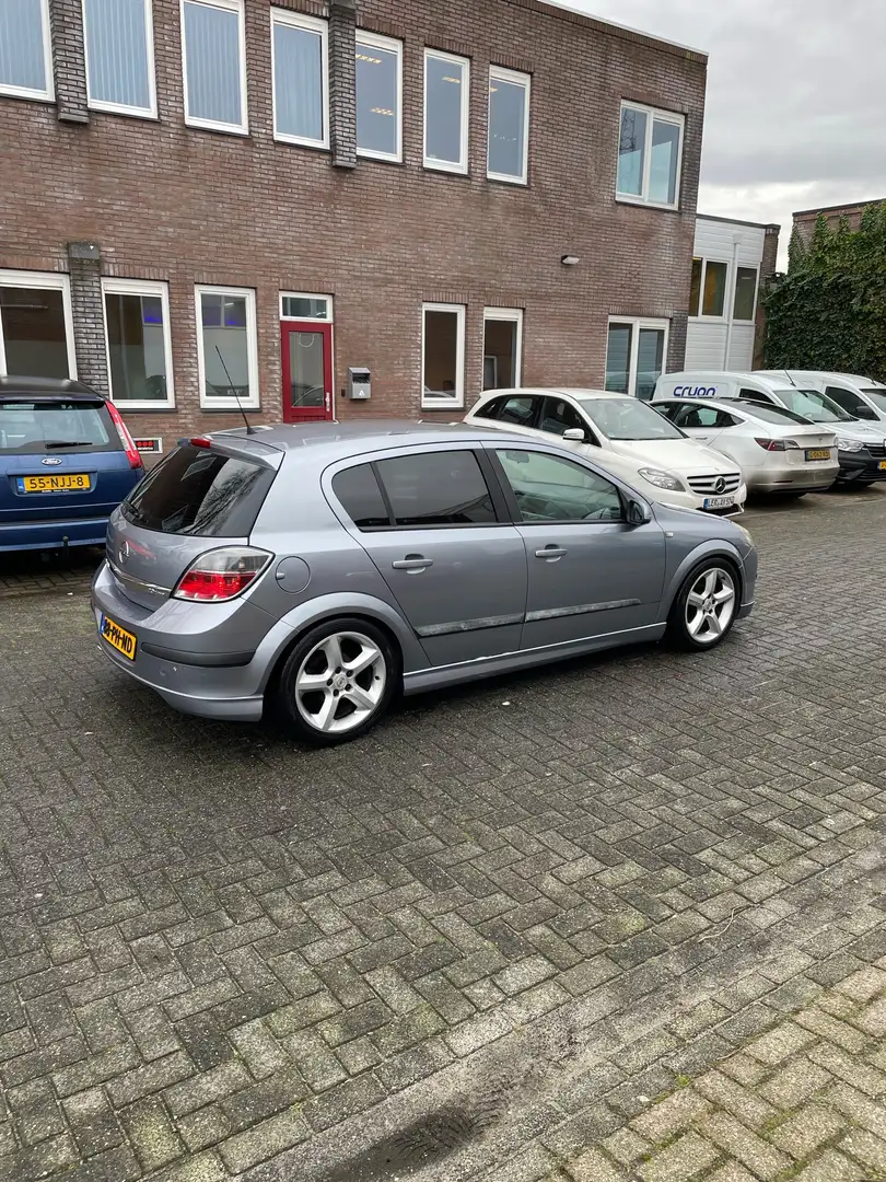 Opel Astra 2.0 T Sport Grijs - 1