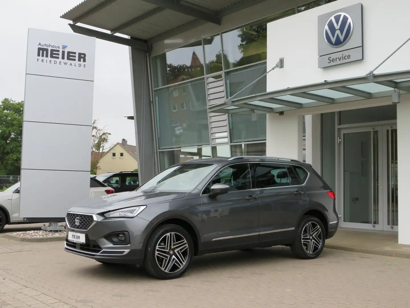 SEAT Tarraco 1.5 TSI ACT Xcellence AHK Kamera Navi Grau - 2