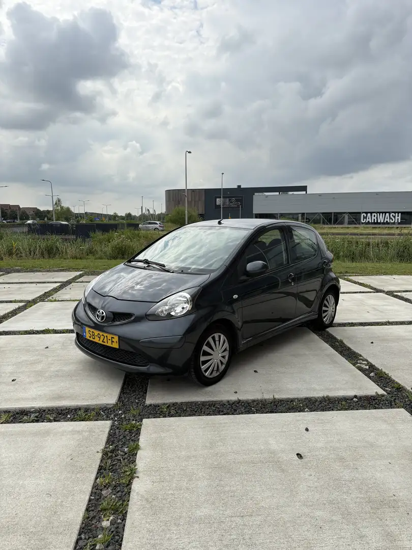 Toyota Aygo 1.0-12V Airco Carplay 5-deurs APK Grijs - 1