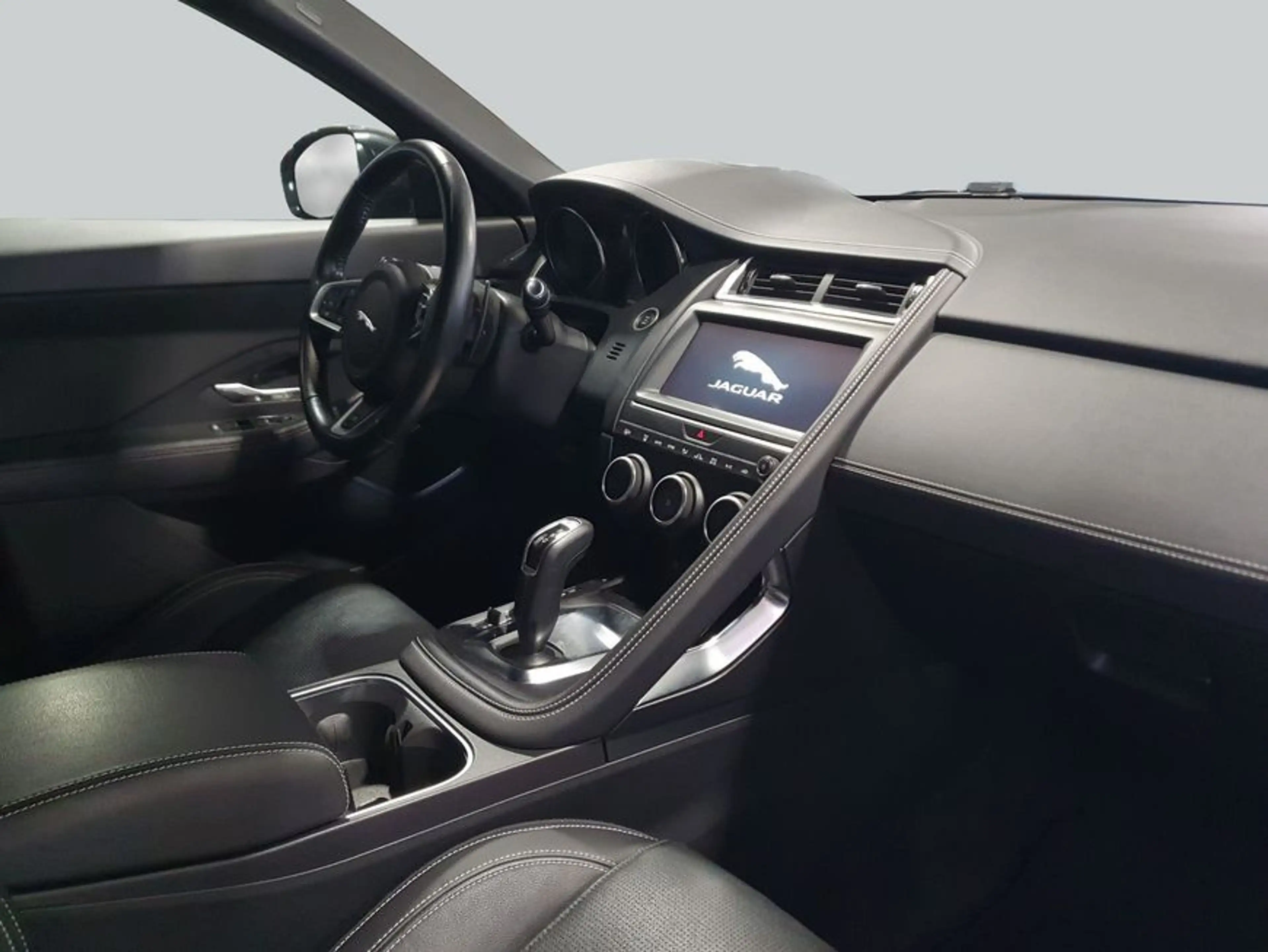 Jaguar E-Pace E-PACE D240 R-Dynamic S AWD — photo 12