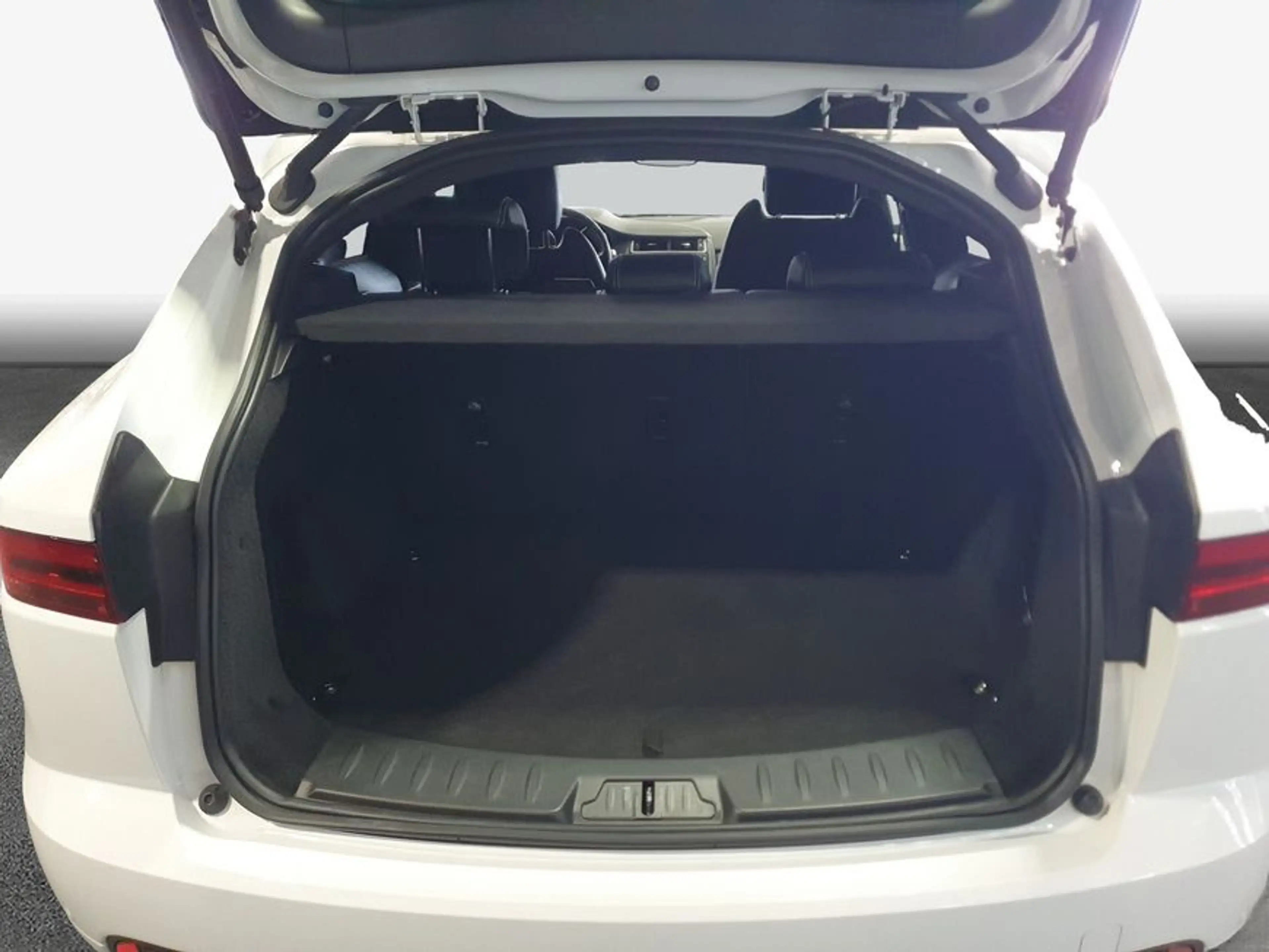 Jaguar E-Pace E-PACE D240 R-Dynamic S AWD — photo 8