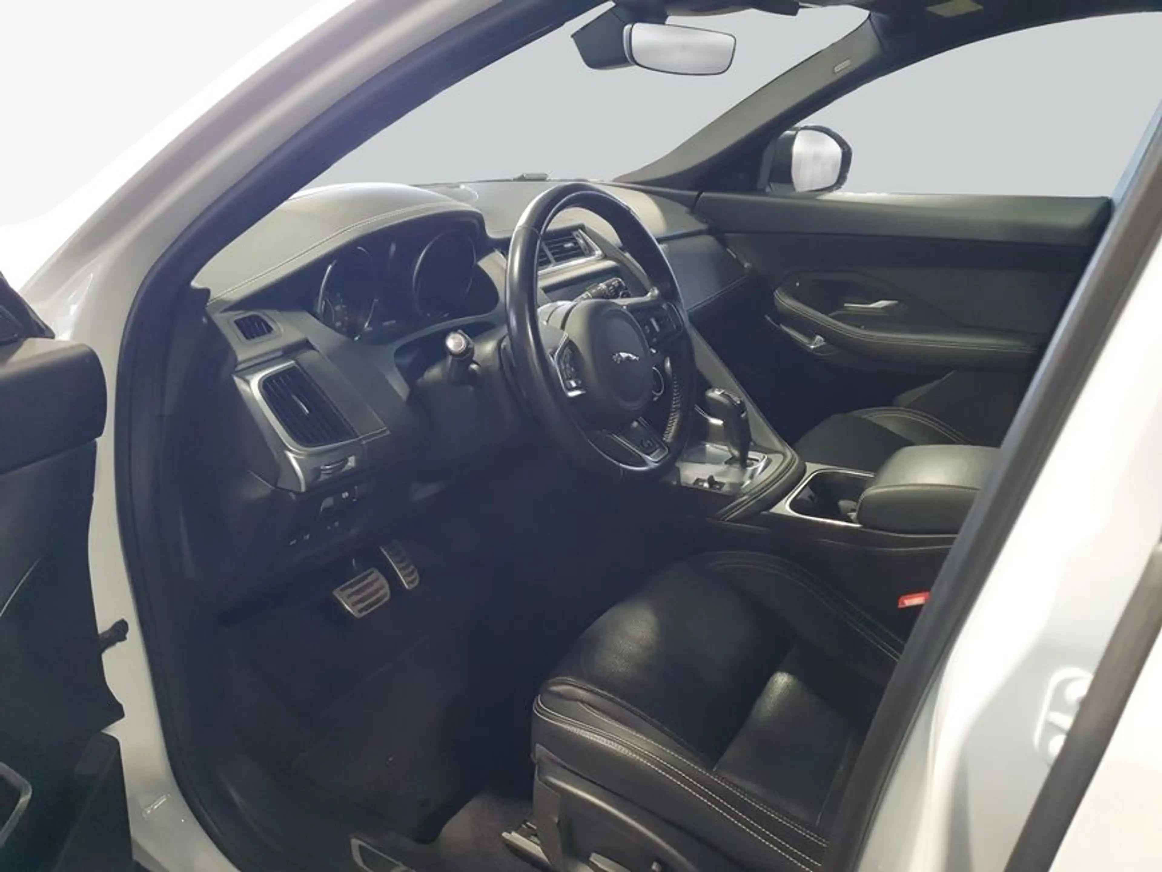 Jaguar E-Pace E-PACE D240 R-Dynamic S AWD — photo 9