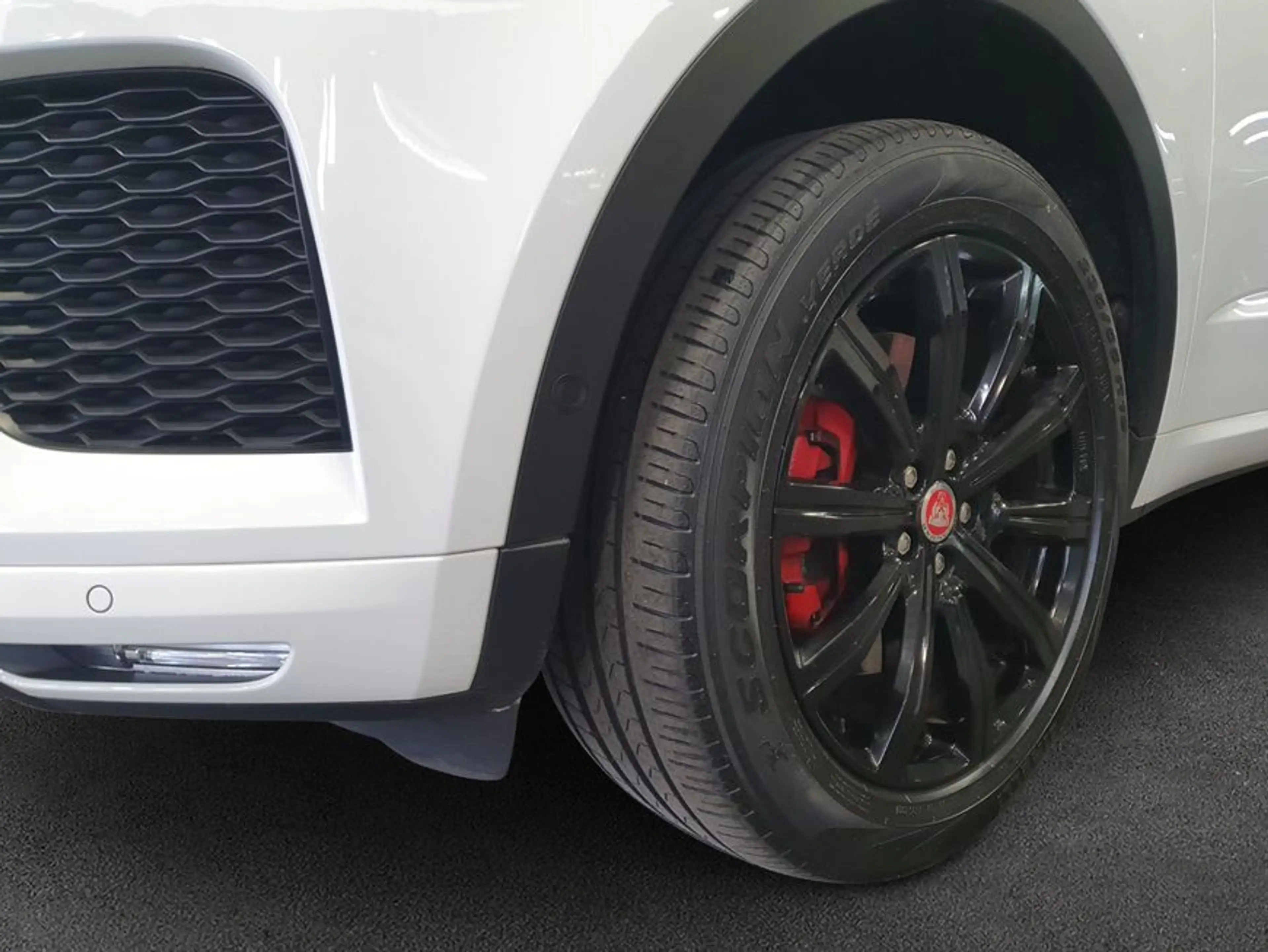 Jaguar E-Pace E-PACE D240 R-Dynamic S AWD — photo 6