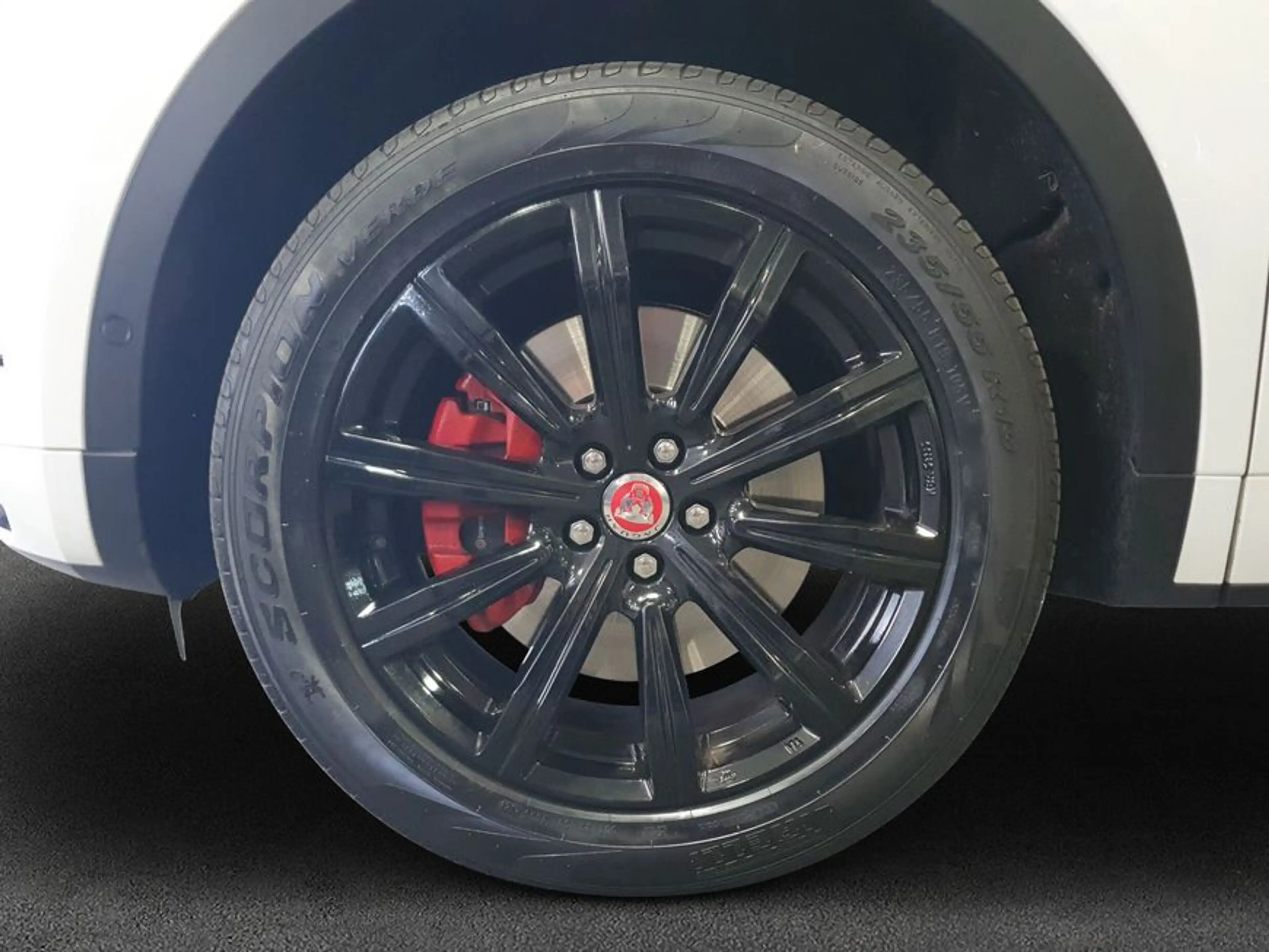 Jaguar E-Pace E-PACE D240 R-Dynamic S AWD — photo 7