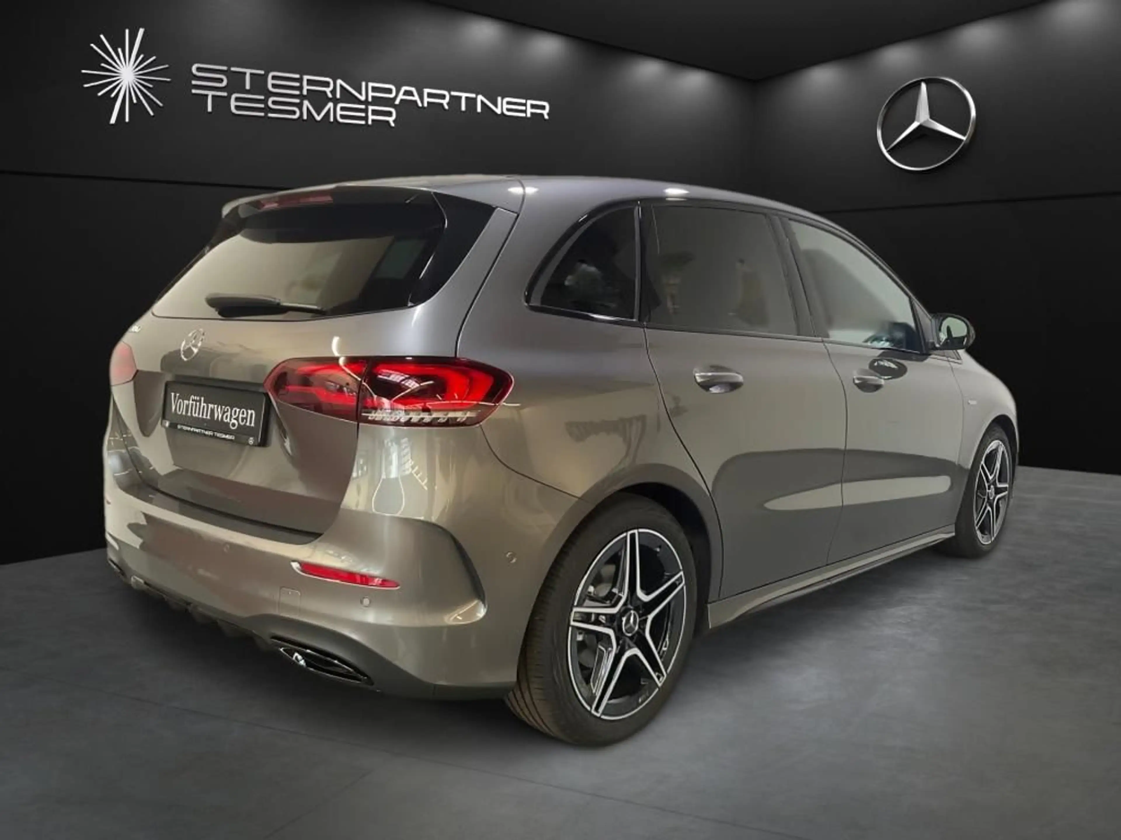 Mercedes-Benz B 200 d AMG+MBUX+Night+Ambiente+Mbeam+CarPlay — photo 3