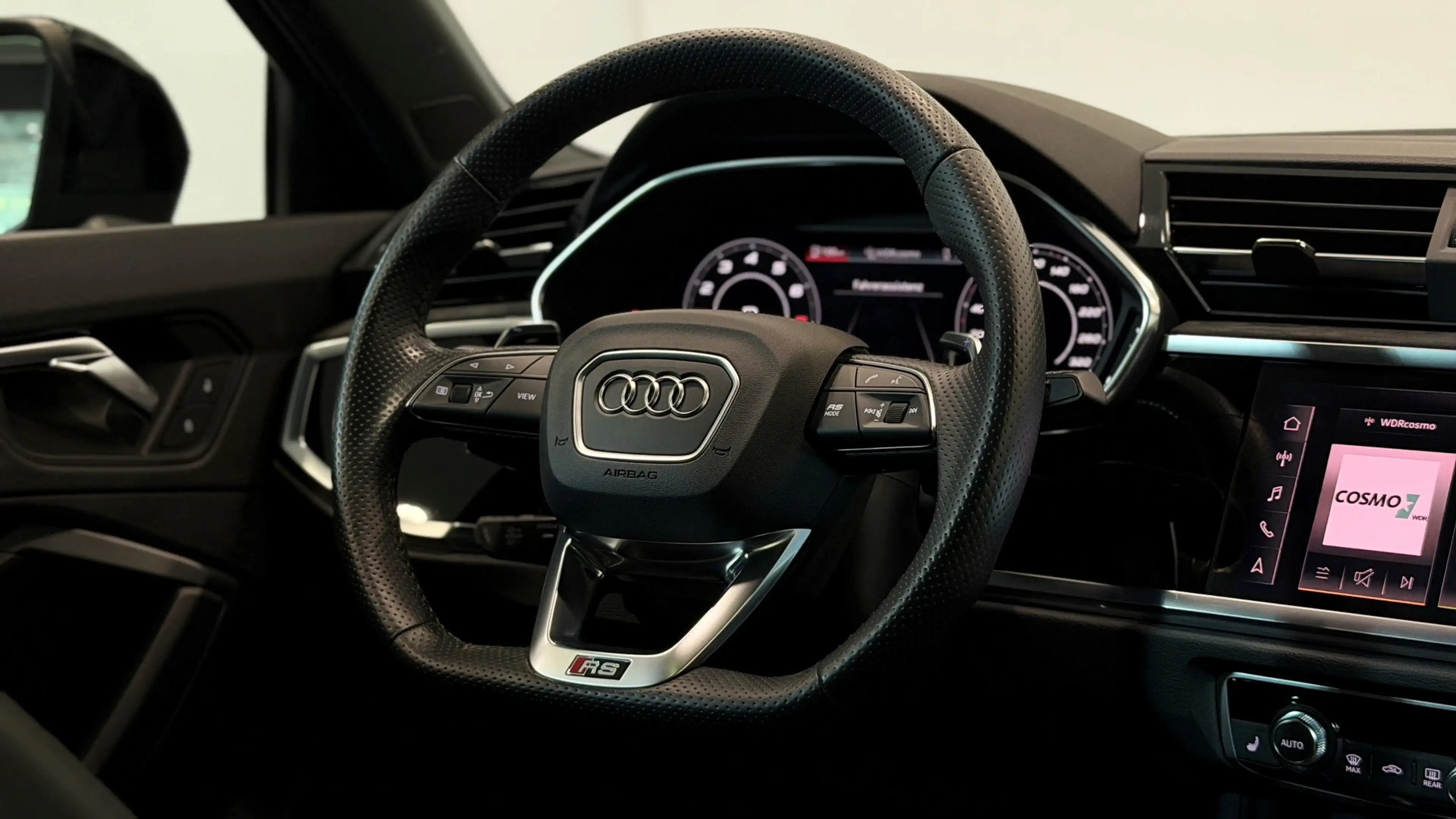 Audi RS Q3 PANO Matrix RS-Abgas B&O Totwinkel ACC Spur — photo 13