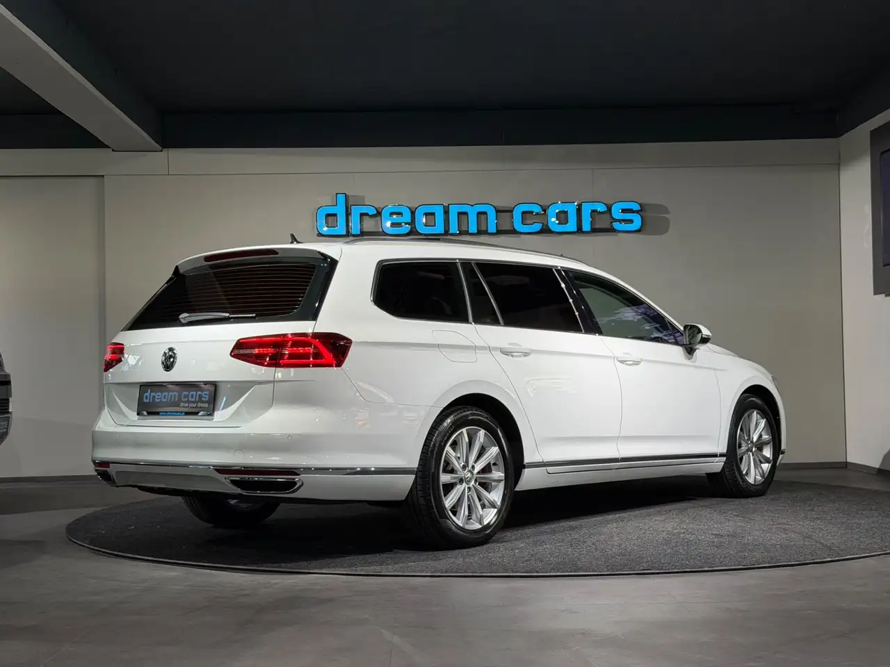 Volkswagen Passat Variant Highline / PANO / LED / ALCANTARA Bild 2