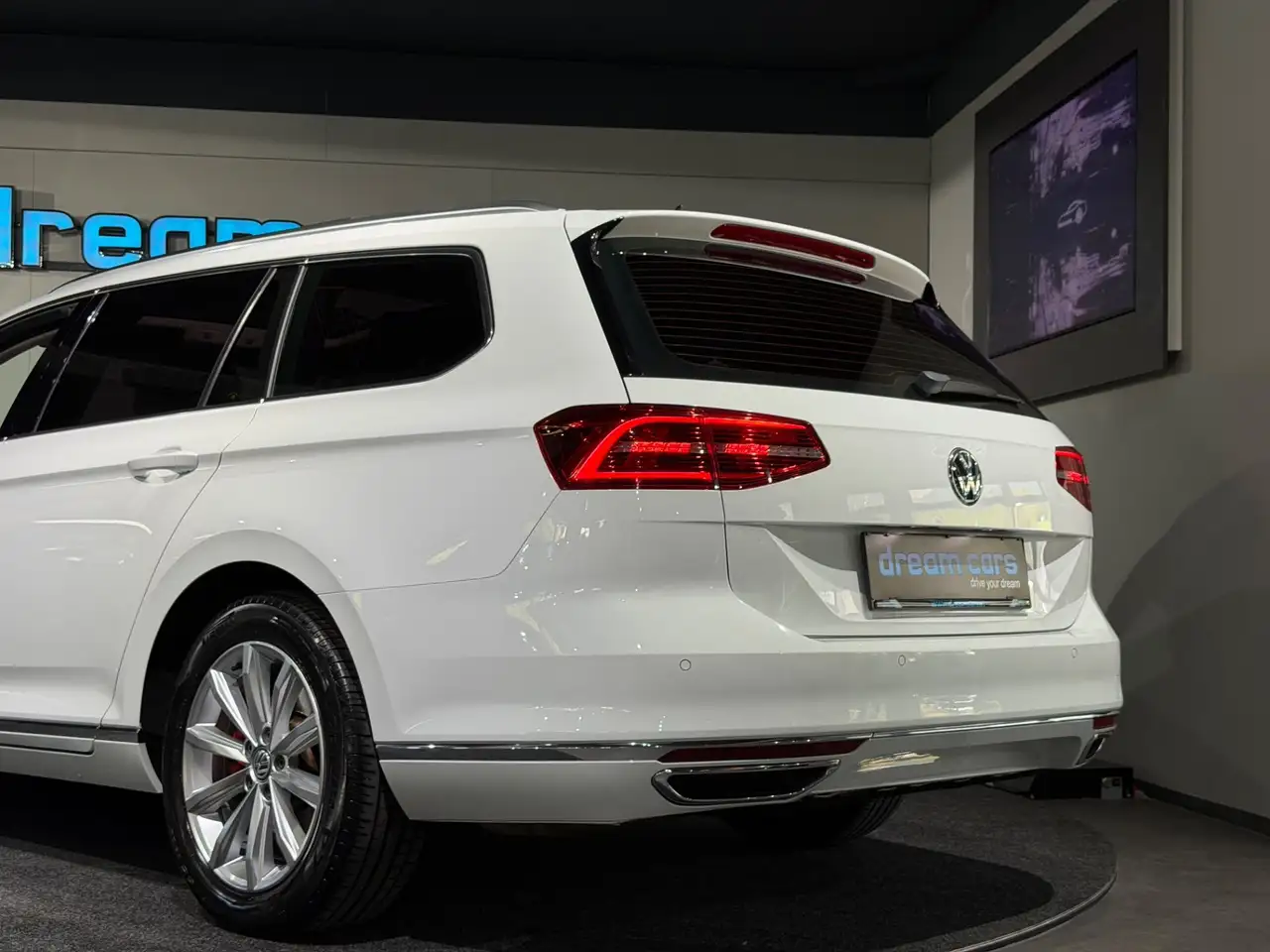 Volkswagen Passat Variant Highline / PANO / LED / ALCANTARA Bild 12