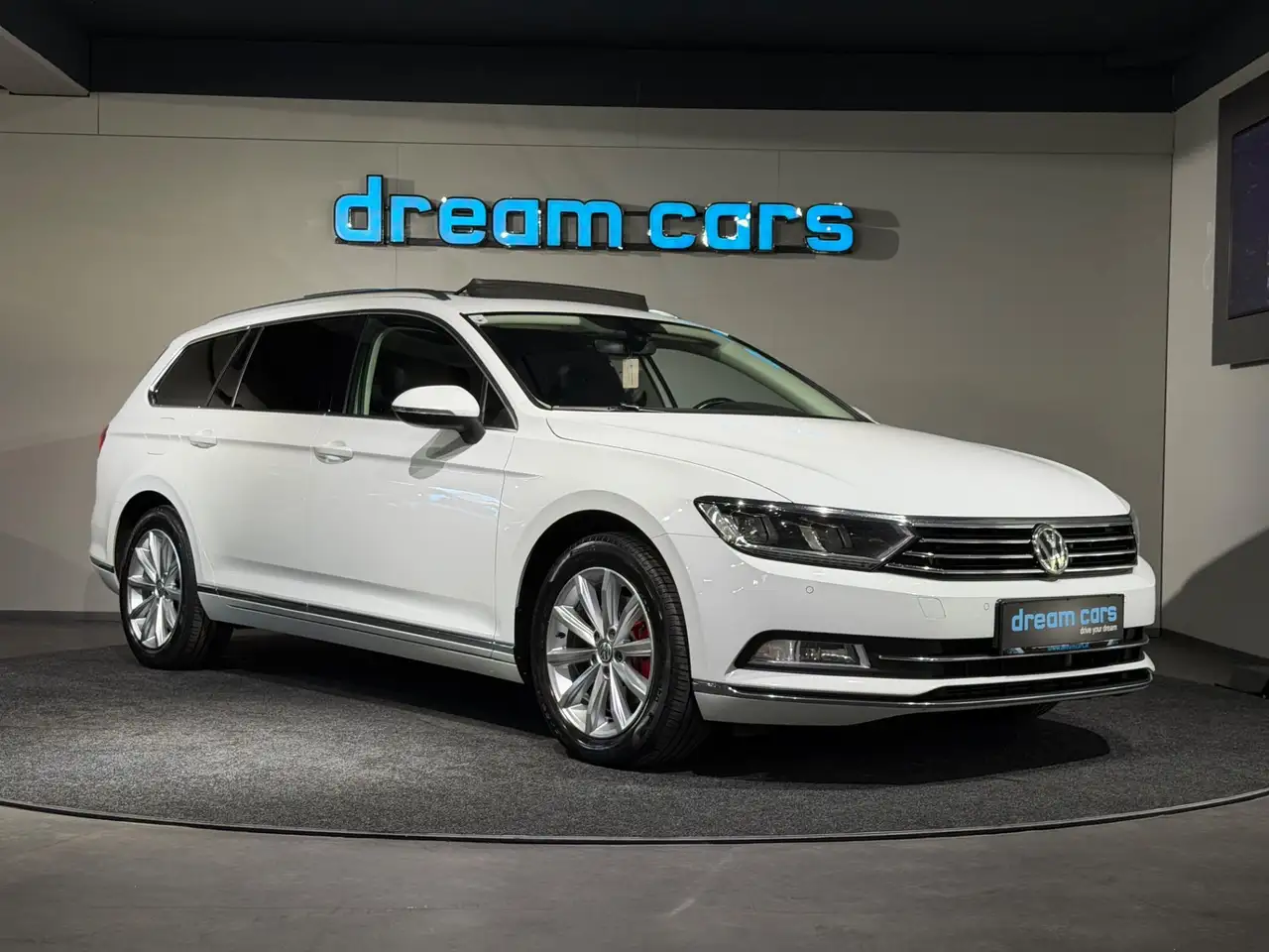 Volkswagen Passat Variant Highline / PANO / LED / ALCANTARA Bild 4