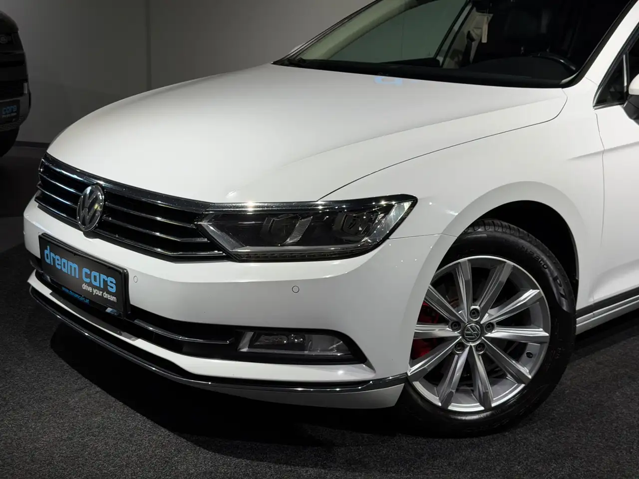 Volkswagen Passat Variant Highline / PANO / LED / ALCANTARA Bild 8