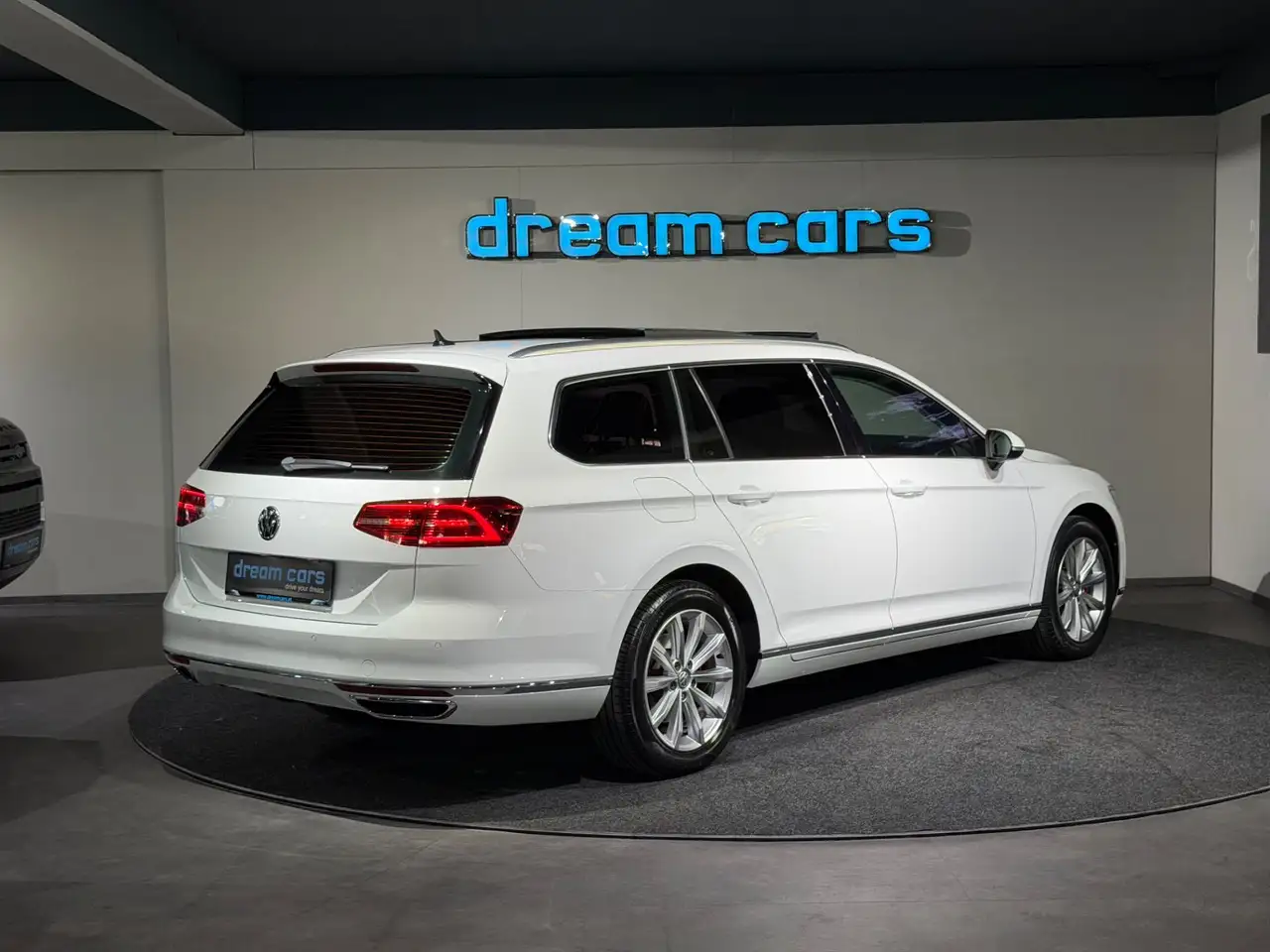 Volkswagen Passat Variant Highline / PANO / LED / ALCANTARA Bild 15