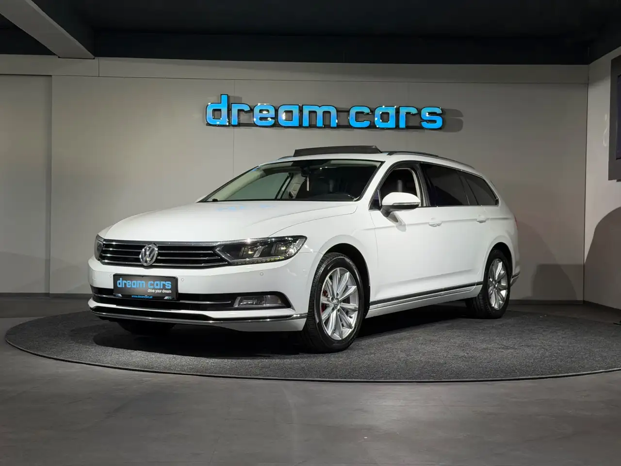 Volkswagen Passat Variant Highline / PANO / LED / ALCANTARA Bild 5