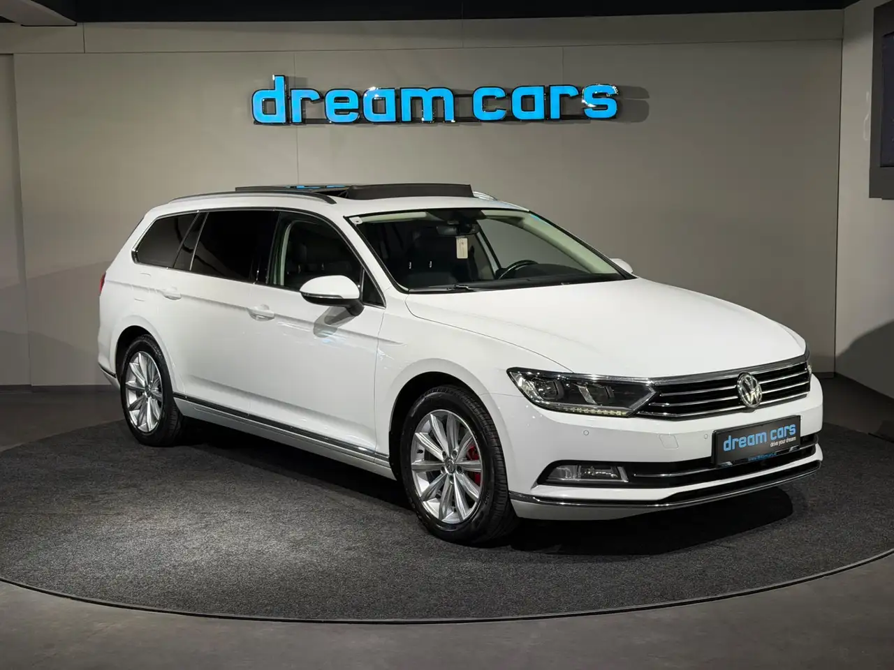 Volkswagen Passat Variant Highline / PANO / LED / ALCANTARA Bild 13