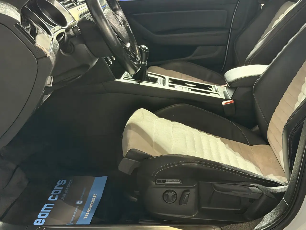 Volkswagen Passat Variant Highline / PANO / LED / ALCANTARA Bild 23