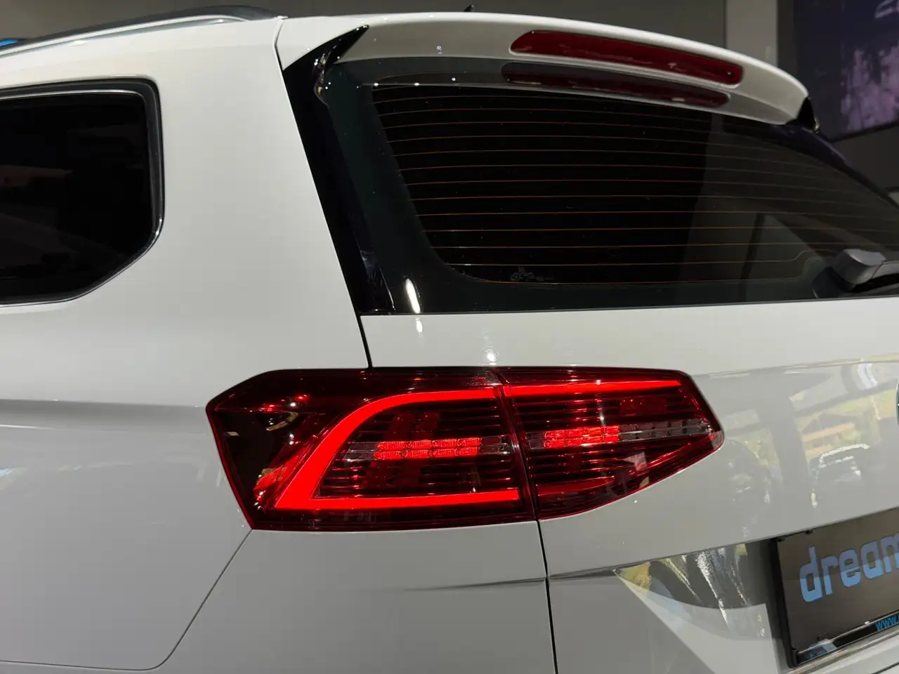 Volkswagen Passat Variant Highline / PANO / LED / ALCANTARA Bild 17