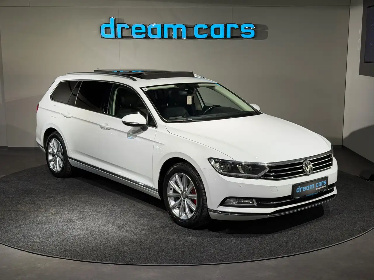 Volkswagen Passat Variant Highline / PANO / LED / ALCANTARA Bild 7