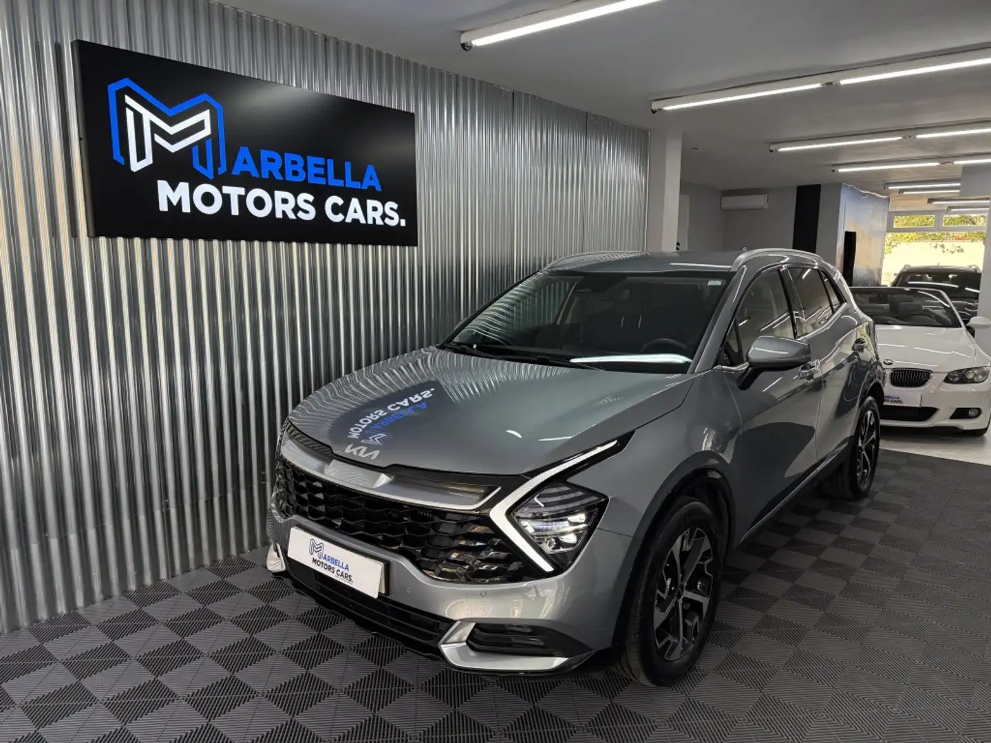 Kia Sportage 1.6 T-GDi HEV Tech Grijs - 1