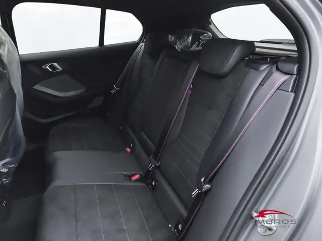 BMW 1 Series view 6