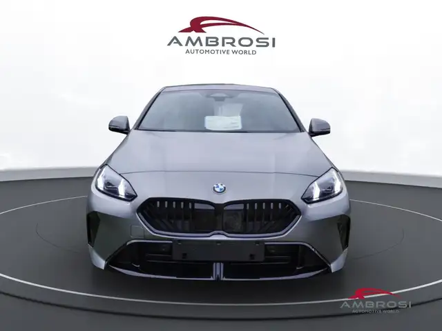 BMW 1 Series view 4