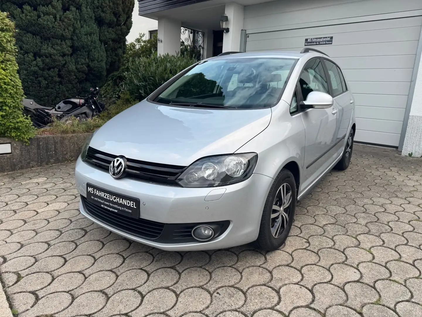 Volkswagen Golf Plus VI Automatik 1.6 TDI *SHZ*TÜV NEU* Silber - 1