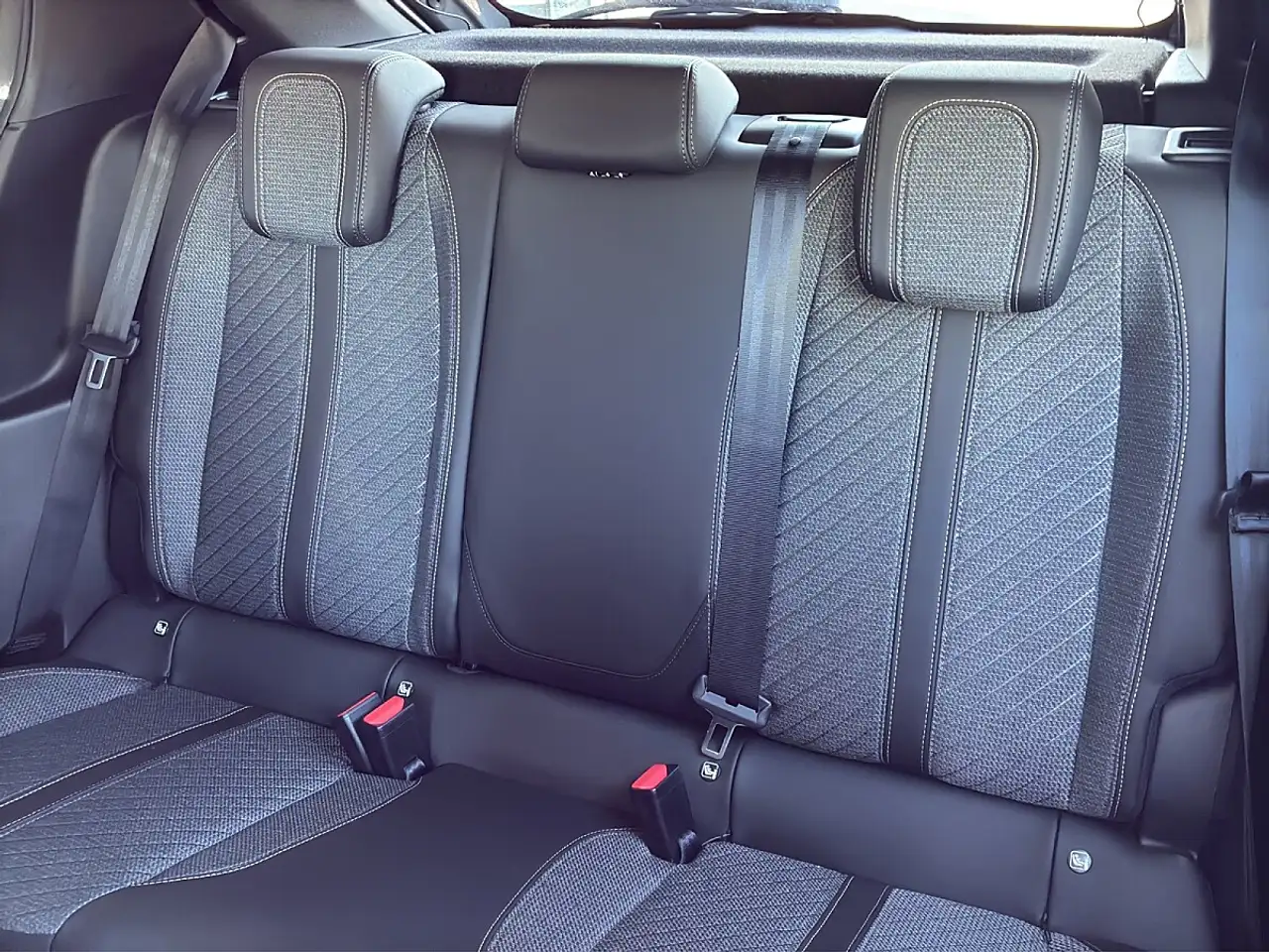 Peugeot 208 2026 — фото 12