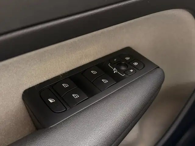 Volvo XC40 view 25
