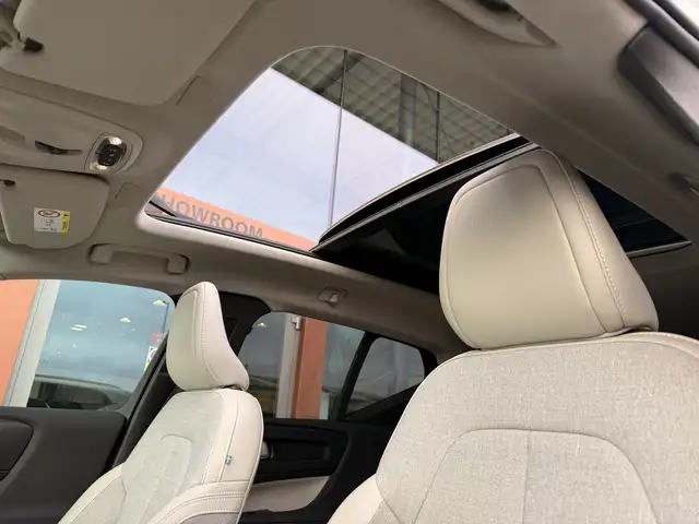 Volvo XC40 view 5