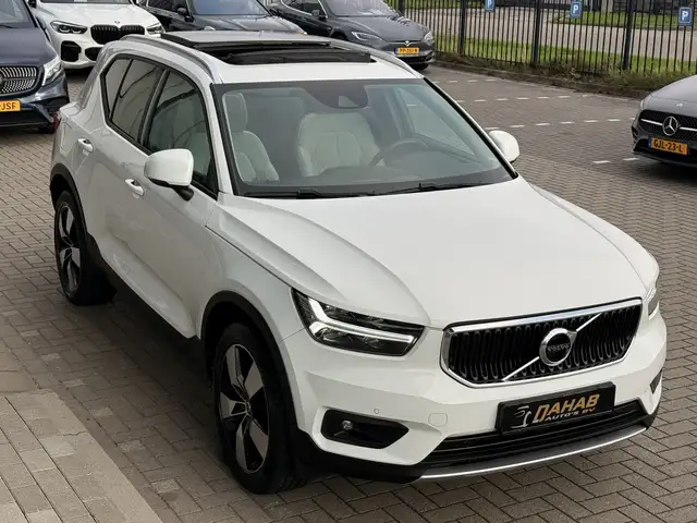 Volvo XC40 view 12
