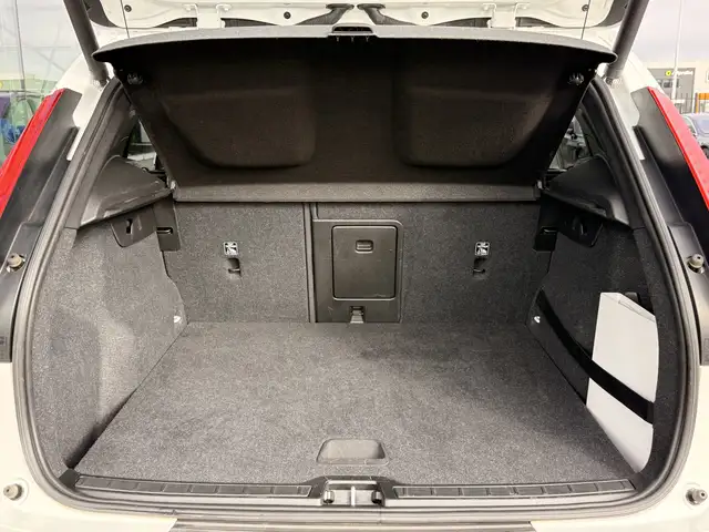 Volvo XC40 view 17