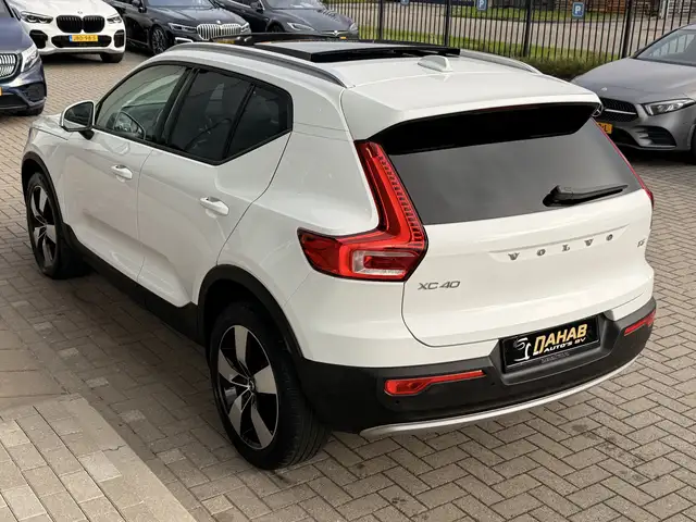 Volvo XC40 view 19