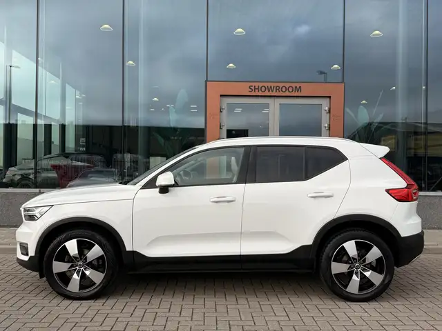 Volvo XC40 view 10