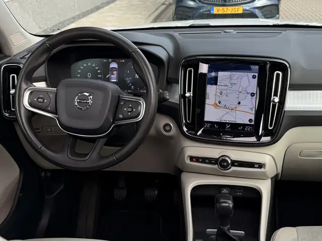 Volvo XC40 view 21