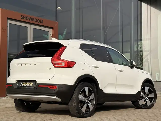 Volvo XC40 view 13