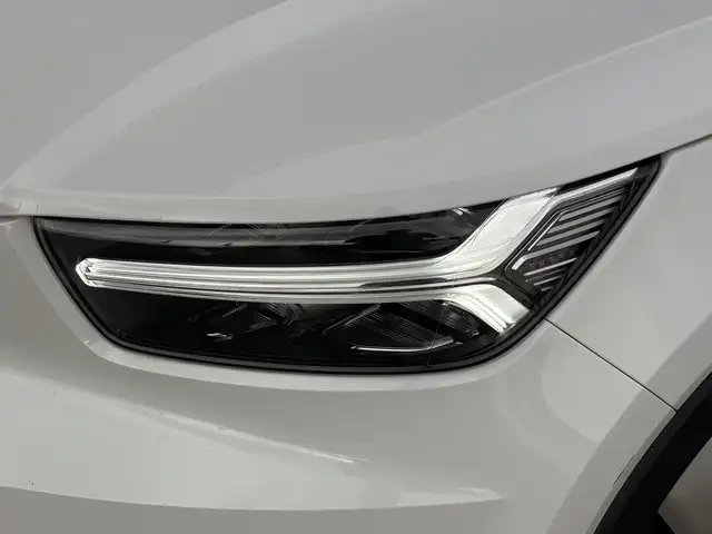 Volvo XC40 view 8
