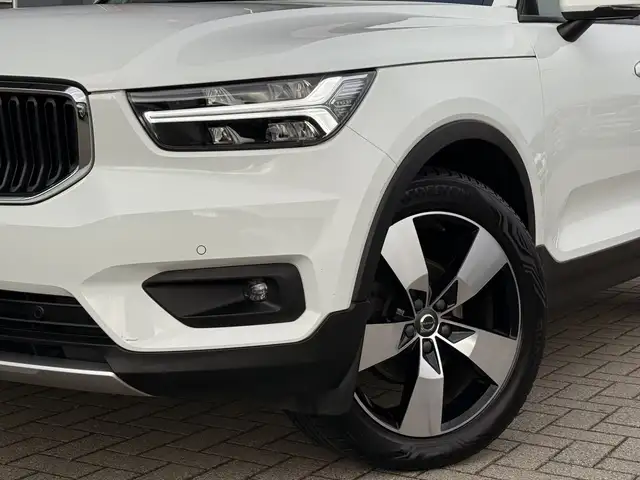 Volvo XC40 view 6
