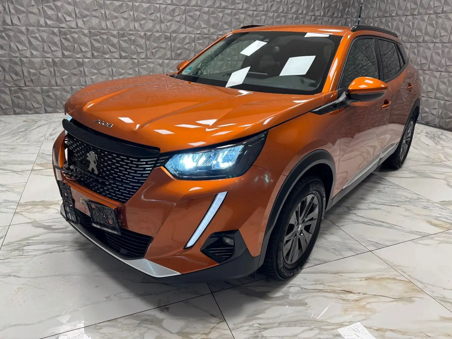 Peugeot 2008 Allure Pack / 180° Kamera. Orange - 1