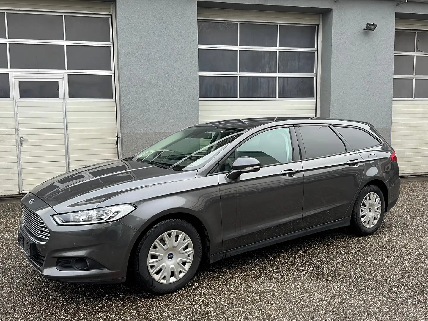 Ford Mondeo Traveller 1,5 TDCi Grijs - 1