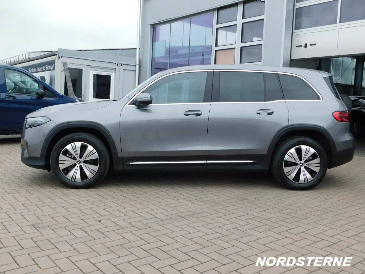 Mercedes-Benz EQB 300 EQB 300 4M PROGRESSIVE+LED+EASY-PACK+7-SITZER Gris - 2