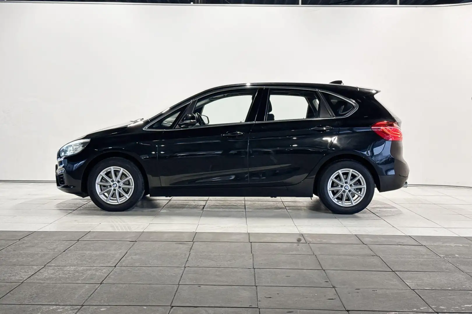 BMW 218 2 Serie Active Tourer 218i Executive Aut. | Select Schwarz - 2