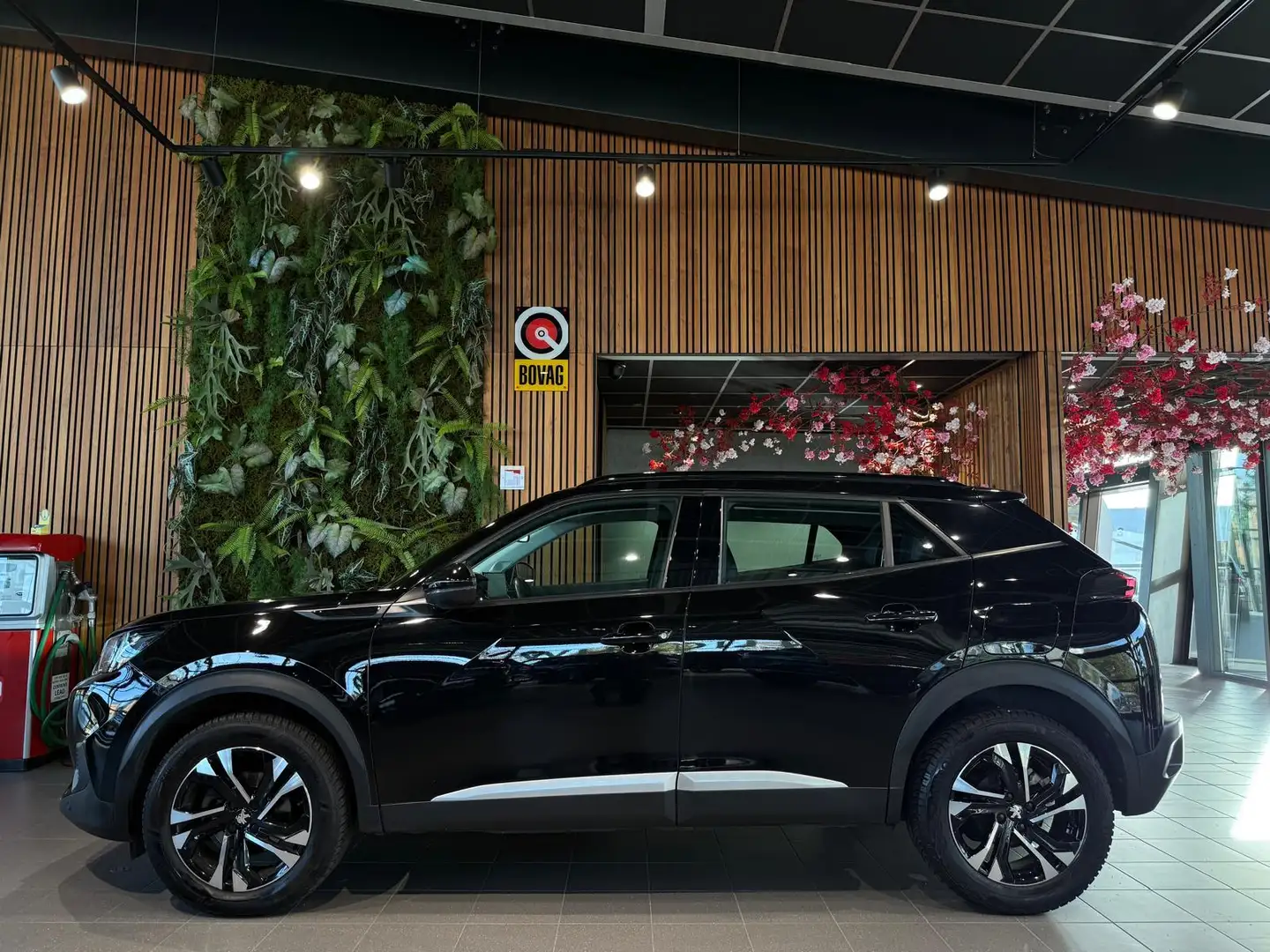 Peugeot 2008 1.2 PureTech Blue Lease Allure GT 360 Camera Zwart - 2